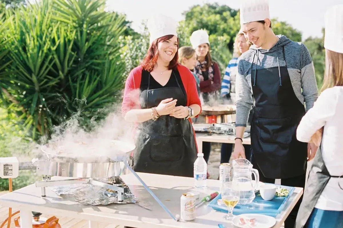 Valencia: Taller de cocina de paella con bebidas incluidas.