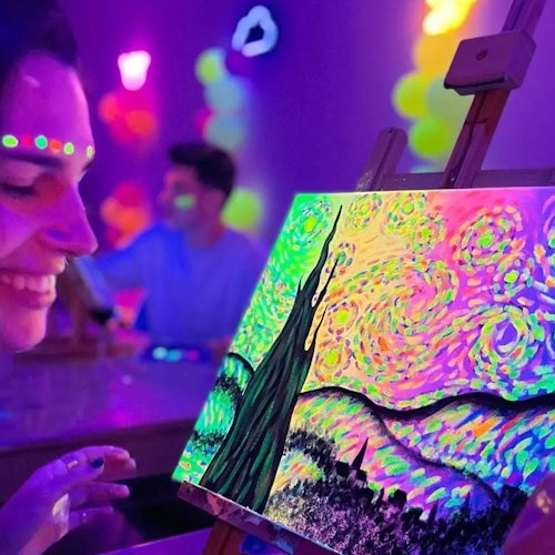 Valencia: Taller guiado de pintura y vino de la Academia Wine Gogh Glow