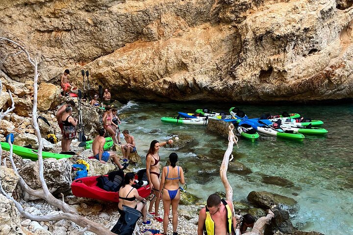 Kayak Granadella Excursión Guiada en sus cuevas y Cala en Caló