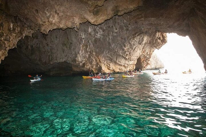 Kayak Javea Guiada Cala Granadella,cueva llop marí,cala en caló
