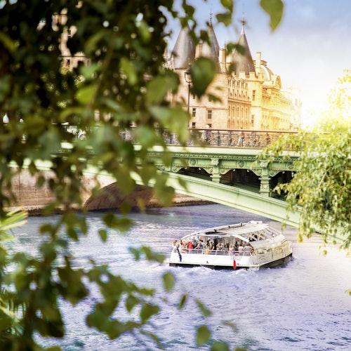 Batobus París: Barco turístico fluvial