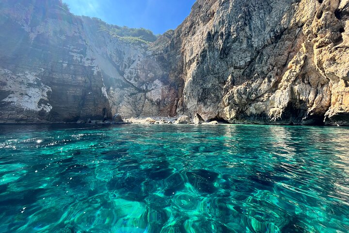 Reserva Marina y Cueva de San Antonio : Kayak Más Allá de lo Extraordinario