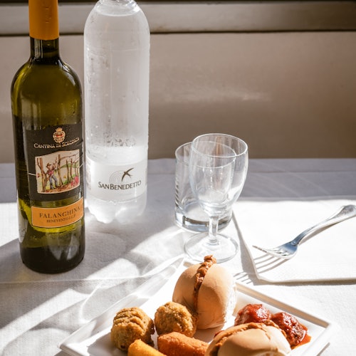 Roma: Crucero por el Tíber al atardecer con aperitivo