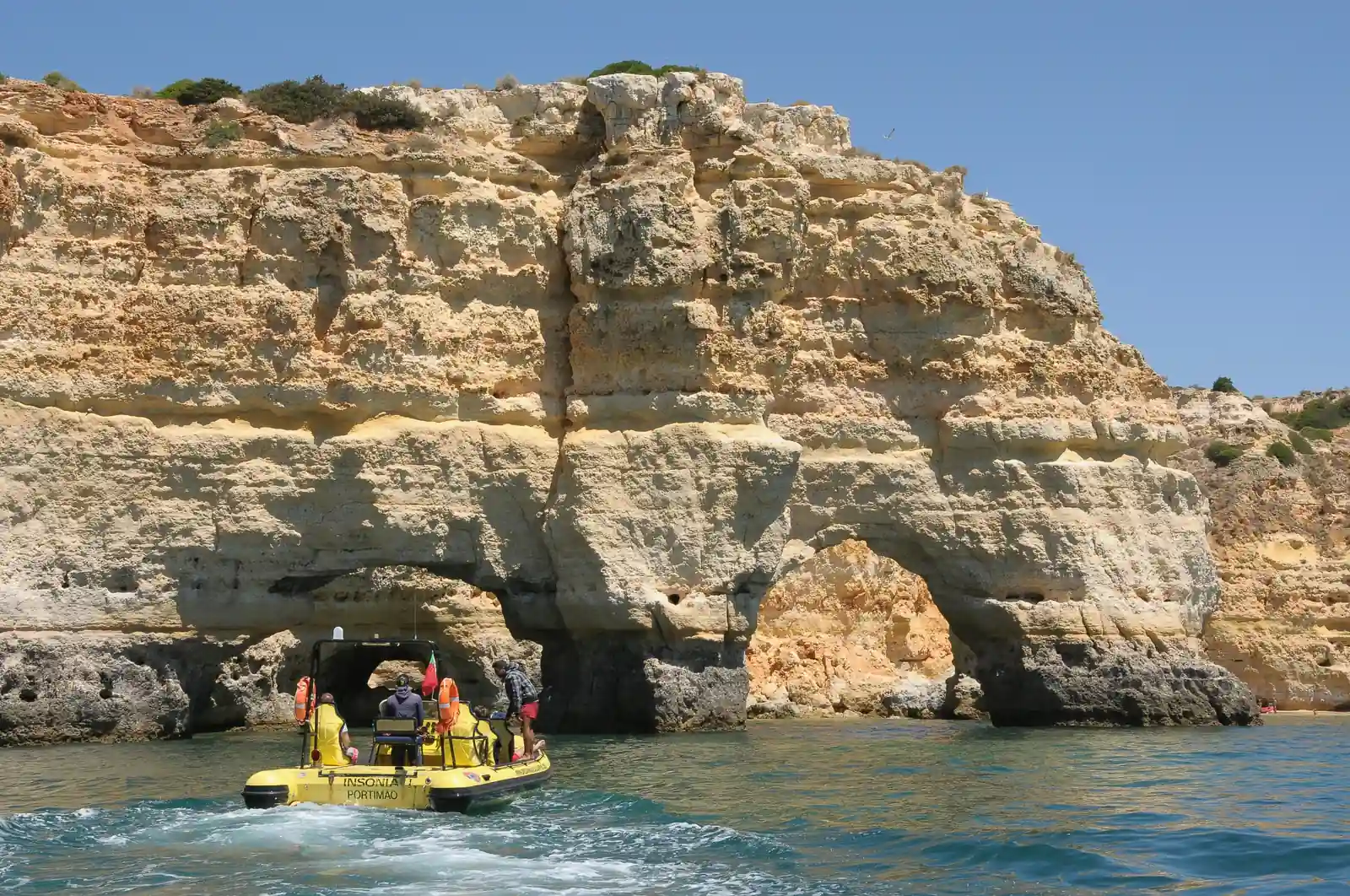 Benagil y Observación de Delfines: Paseo en Barco Semirrígido Insónia desde Albufeira.