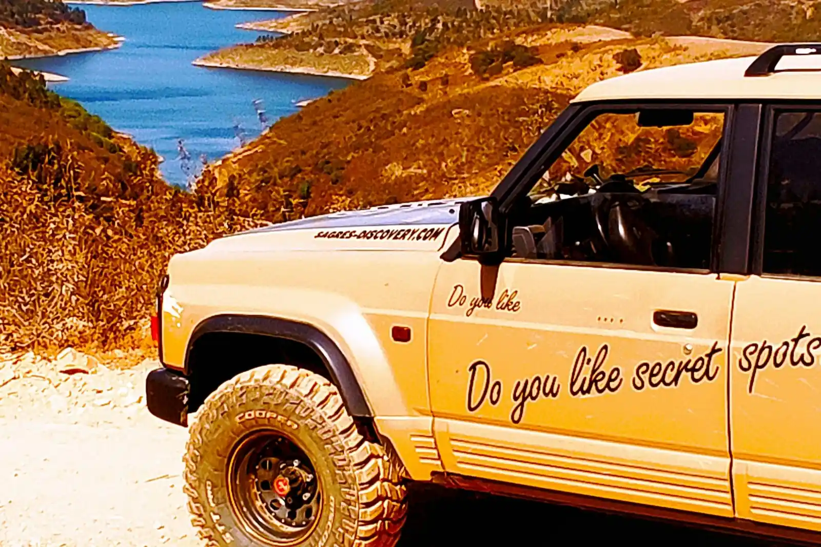 Explora la Sierra de Monchique y el Lago Bravura: Tour Guiado de Medio Día en 4X4 con Transporte Incluido.