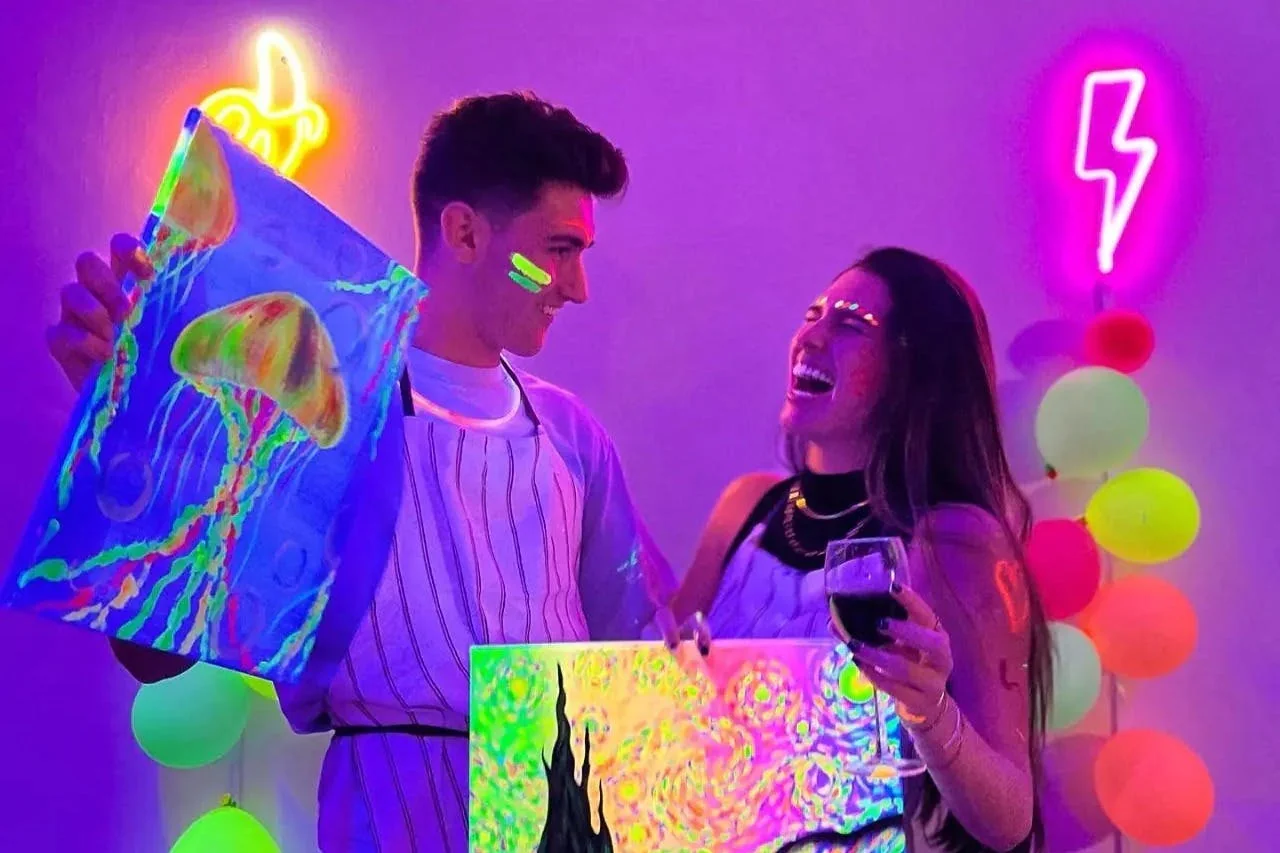 Valencia: Clase Dirigida de Pintura y Vino de la Academia Wine Gogh Glow